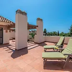 Modern And Spacious 2 Bdrm Penthouse - 3 Pools And Sea Views
