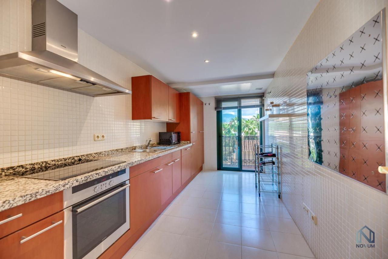 Modern And Spacious 2 Bdrm Penthouse - 3 Pools And Sea Views *