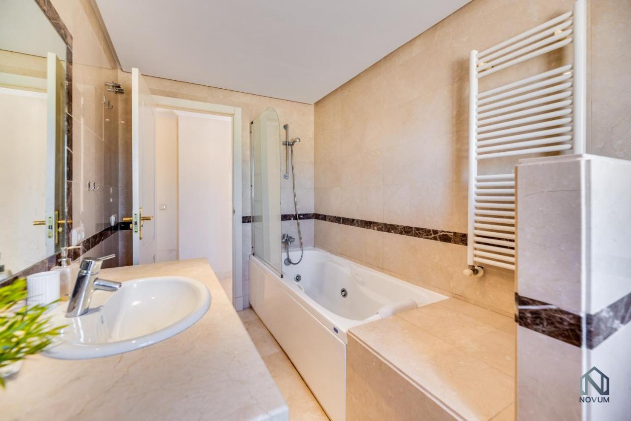 Modern And Spacious 2 Bdrm Penthouse - 3 Pools And Sea Views Apartamento