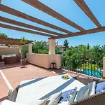 Modern And Spacious 2 Bdrm Penthouse - 3 Pools And Sea Views