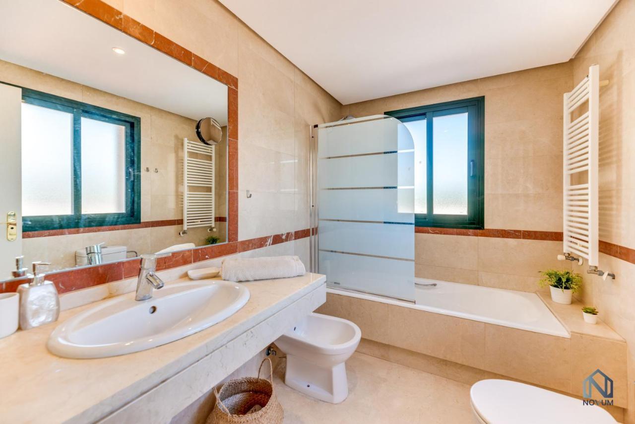 Modern And Spacious 2 Bdrm Penthouse - 3 Pools And Sea Views Apartment Marbella